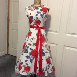 NEW.   Style vintage floral dress